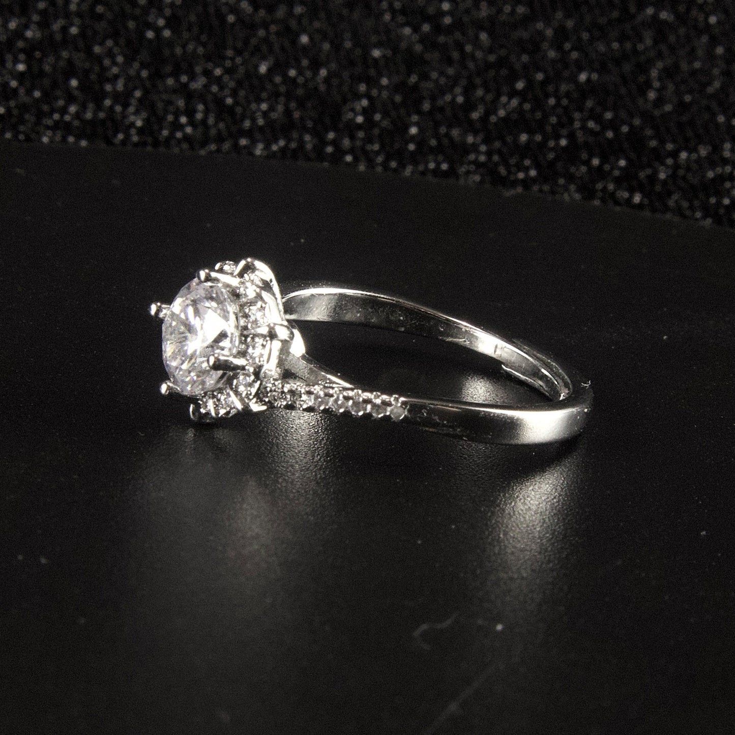 Joudwass Adjustable Moissanite Ring | Diamond-Grade Shine