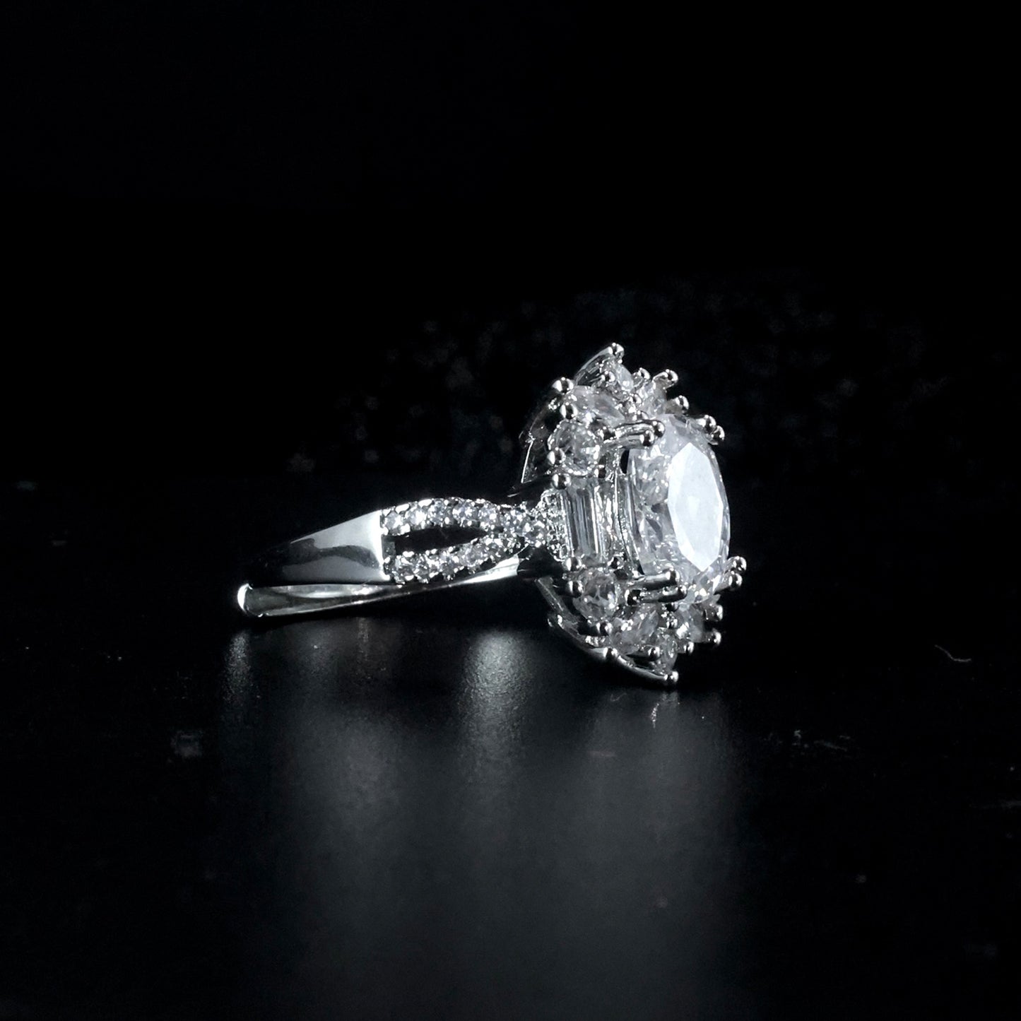 Joudwass Adjustable Moissanite Ring – Sparkling & Stylish
