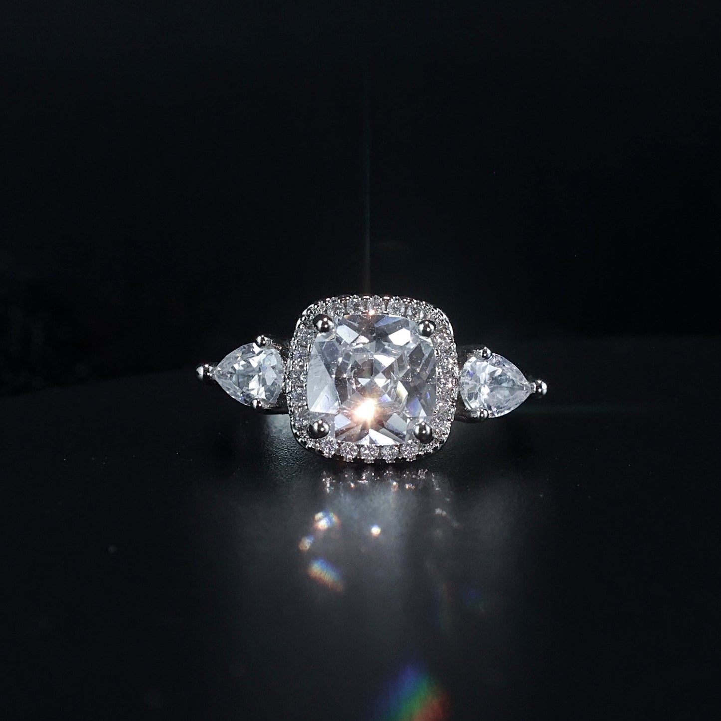 Joudwass adjustable moissanite ring: diamond-alternative brilliance, fits all sizes. Perfect gift for her!