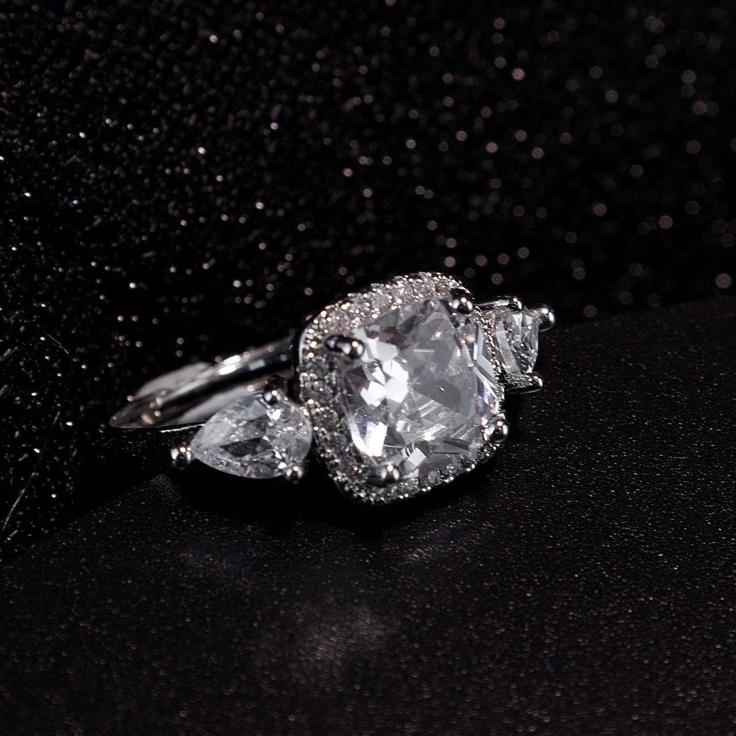 Joudwass adjustable moissanite ring: diamond-alternative brilliance, fits all sizes. Perfect gift for her!
