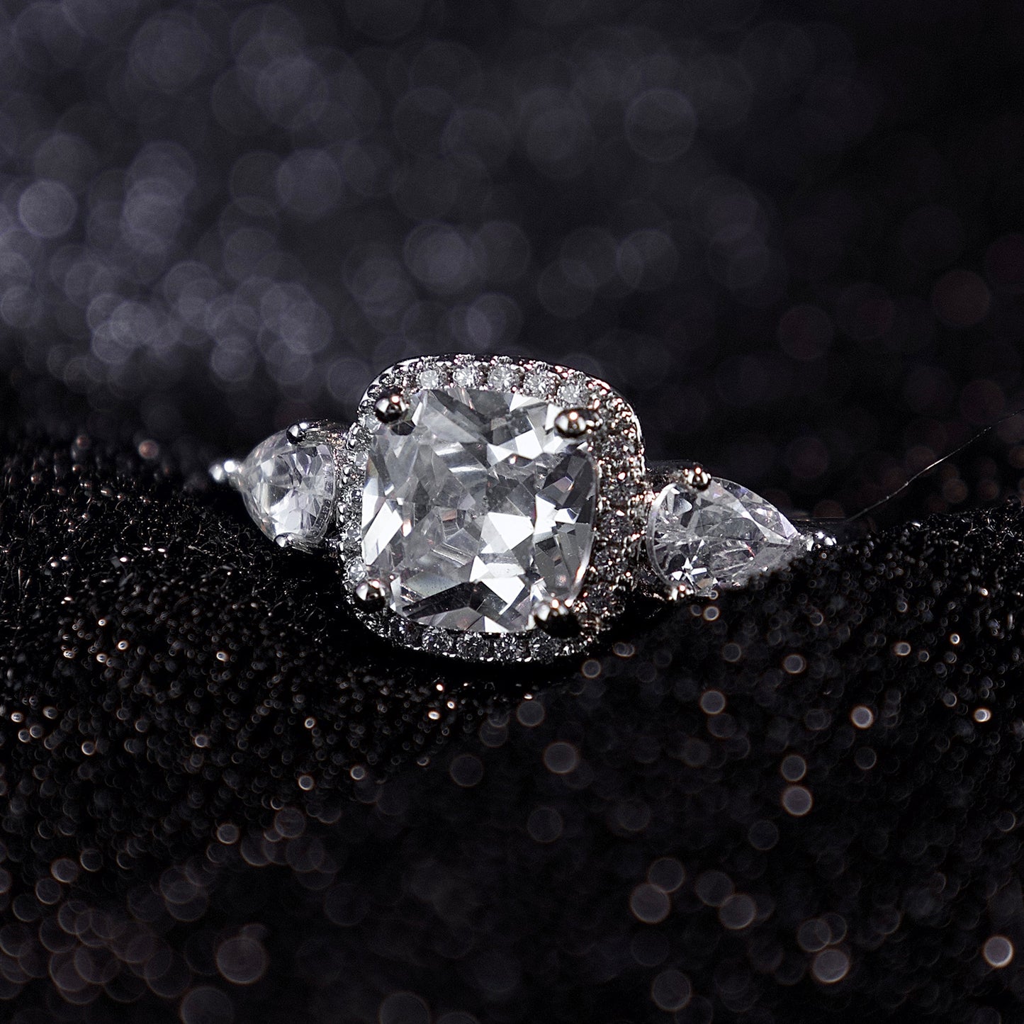 Joudwass adjustable moissanite ring: diamond-alternative brilliance, fits all sizes. Perfect gift for her!